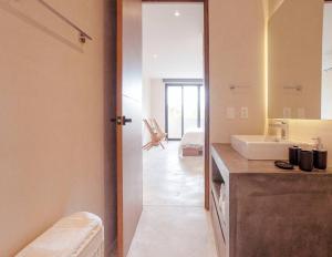 Amazing and central new condo 2 bedroom La Veleta