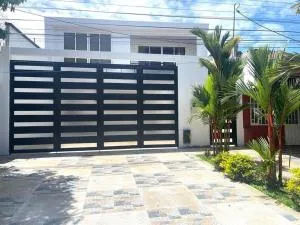 Casa con piscina en zona urbana - San Martín - San Luis de Cubarral
