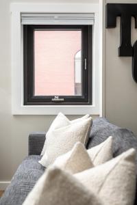 Modern & Cozy Studio Walk to Downtown & Beach