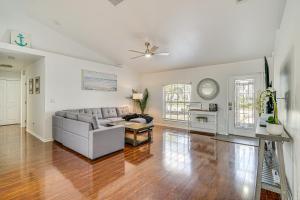 Heated Pool, 1 Mi to Golf! Cape Coral Canal Escape