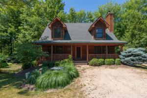 Our Get Aweigh - Cabin Retreat - private hot tub - community pool - Goshorn Lake Access - 4hvězdičkové hotely ve městě Saugatuck