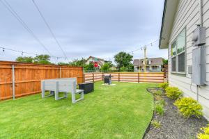 2 Mi to Dtwn: Chic Waco Studio w/ Fire Pit!