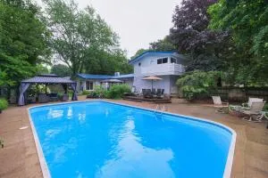 Private pool and lake views, sleeps 12 - Covert