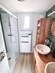 4 stars by the sea - wifi - parking - Clim