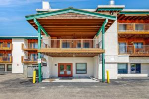 Three Seasons Condominiums