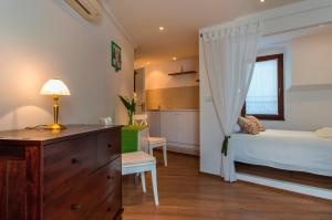 Gorgeous Studio Tiramola