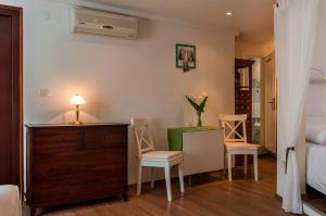 Gorgeous Studio Tiramola