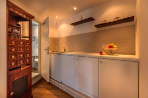 Gorgeous Studio Tiramola