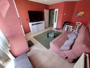 le Fossié - grand T2 - basique propre et fonctionnel avec parking