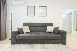 Himson-Grey Apartment