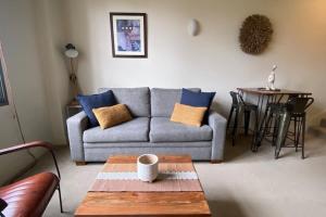 1-bedroom Unit in Classic Melbourne CBD Building!