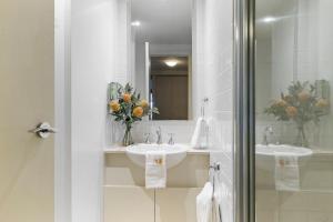 1-bedroom Unit in Classic Melbourne CBD Building!