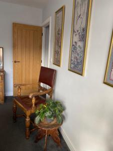 Private Room in a house in the Cotswolds