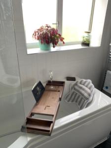 Private Room in a house in the Cotswolds