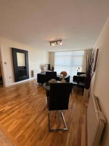 Cardiff City Center - FREE On-Site Parking