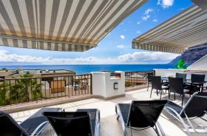 OCEAN PANORAMA - 3 AC bedrooms, private garage, pool, 2 bathrooms, tv channels