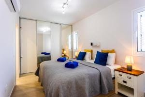 OCEAN PANORAMA - 3 AC bedrooms, private garage, pool, 2 bathrooms, tv channels