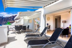 OCEAN PANORAMA - 3 AC bedrooms, private garage, pool, 2 bathrooms, tv channels