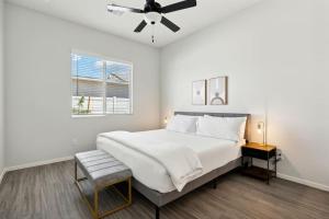 Luminous Sunrise Home in Casa Grande with Pool,BBQ