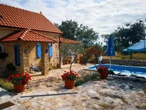 Holiday house with a swimming pool Puljane, Krka - 23038 - Puljane