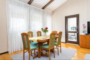 Apartments with a parking space Kastel Luksic, Kastela - 22469