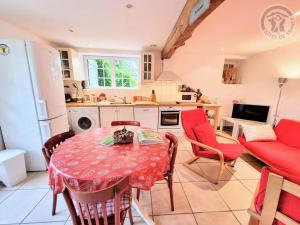 Maisons de vacances Gite Boissets, 3 pieces, 4 personnes - FR-1-527-46 : photos des chambres