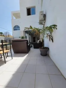 Magnifique villa standing avec piscine et jardin à Ngor Virage - Yof