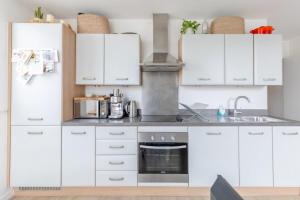 Funky 1BD High-Rise Flat wCity Views Angel!