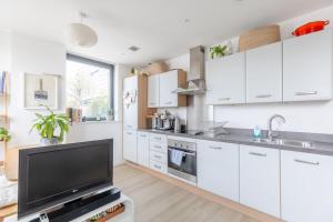 Funky 1BD High-Rise Flat wCity Views Angel!