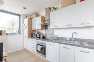 Funky 1BD High-Rise Flat wCity Views Angel!