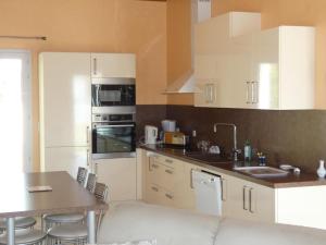 Maisons de vacances Maison lumineuse avec jardin pres de la plage - 2 chambres, animaux acceptes, WIFI, parking - FR-1-540-286 : photos des chambres