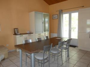 Maisons de vacances Maison lumineuse avec jardin pres de la plage - 2 chambres, animaux acceptes, WIFI, parking - FR-1-540-286 : photos des chambres