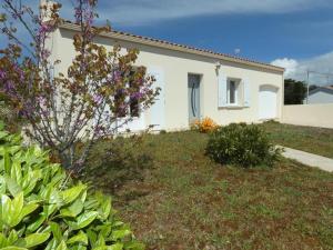 Maisons de vacances Maison lumineuse avec jardin pres de la plage - 2 chambres, animaux acceptes, WIFI, parking - FR-1-540-286 : photos des chambres