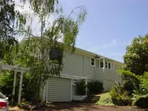 Titirangi Holiday Home - Parau