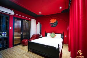 Silk Hotel near Tan Son Nhat Airport