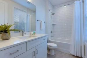 NEW and luxurious home by downtown Nashville with rooftop deck!