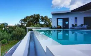 Villa Zaverda - Tranquil Haven: Luxury Villa with Private Pool - Paliámpela
