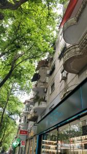 Myslym Shyri cozy lovely Central Orange Apt