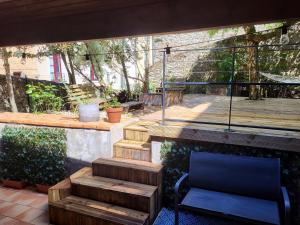 studio cosy rdc centre Laval vu château et jardin