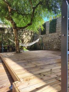 studio cosy rdc centre Laval vu château et jardin