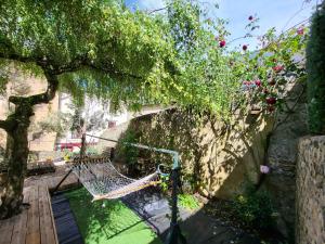 studio cosy rdc centre Laval vu château et jardin