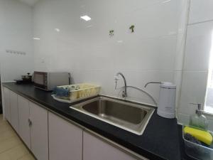 Roxy Apartment 3rd Mile Kch Lovely 2 BR Cozy Stay