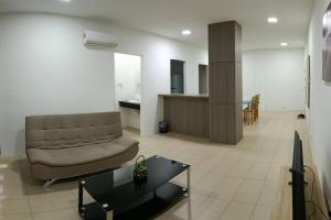 Roxy Apartment 3rd Mile Kch Lovely 2 BR Cozy Stay
