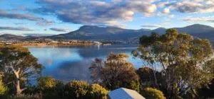 Waterfront Abode - 2 bedrooms - Rosetta