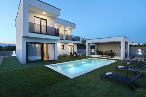 Villa Cvit Mediterana with heated pool