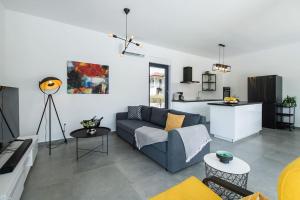 Villa Luna Fiorini by Briskva