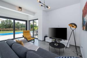 Villa Luna Fiorini by Briskva