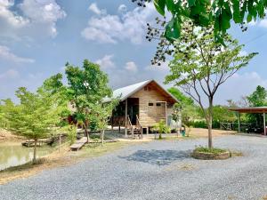 Rang Robin Farmstay for 4 with pool