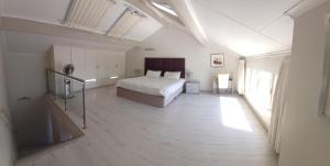 Mount Royal 09 - Large 1 bed with balcony