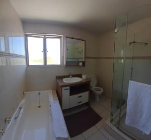 Mount Royal 09 - Large 1 bed with balcony